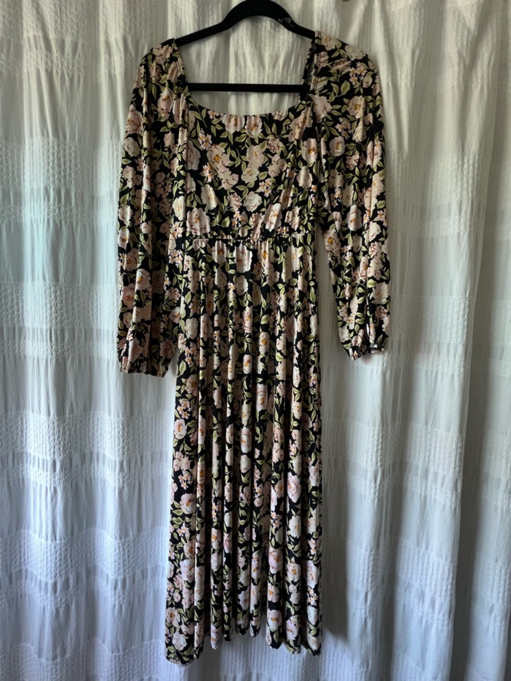 Carly Jean Los Angeles Black Floral Square-Neck Midi Dress